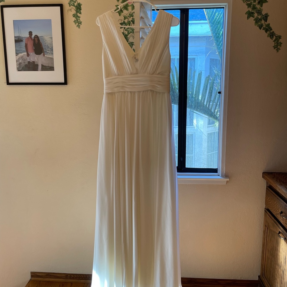 White formal dress (Fame and Partners)